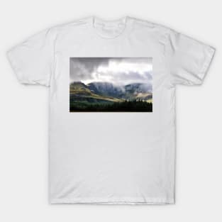 Clouds fall over the Trotternish Ridge, Isle of Skye, Scotland T-Shirt